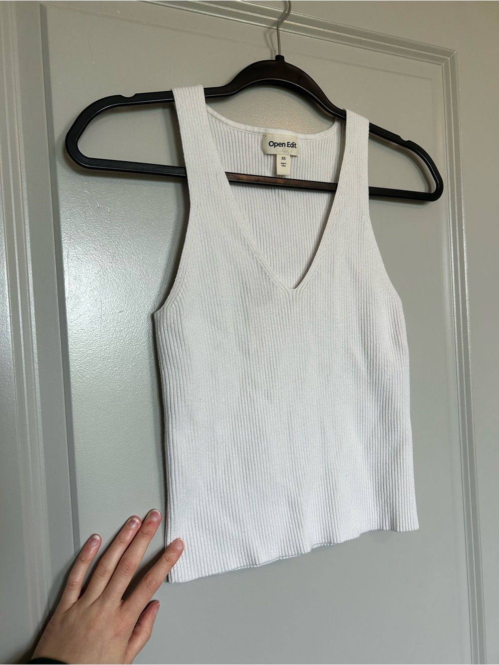 Open Edit White Ribbed V-Neck Tank - Picture 3 of 4